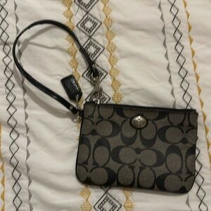 LIKE NEW COACH wristlet